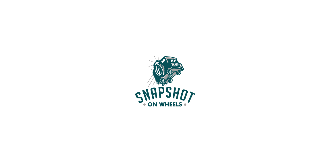 复古汽车主题的SnapShot On Wheels logo设计