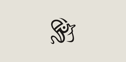 简约线条头盔logo设计
