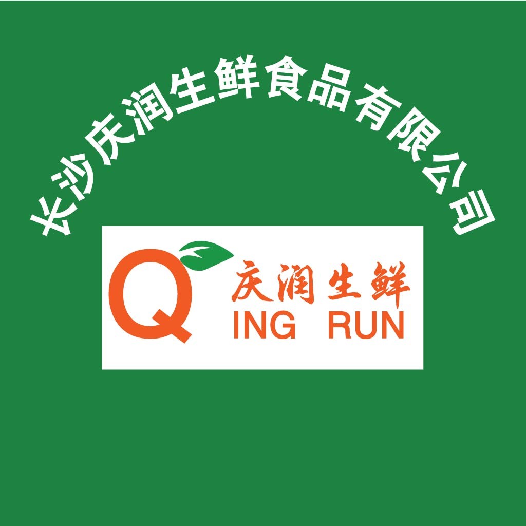 绿色背景下的Q形标志设计