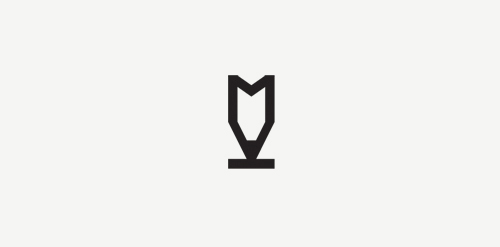 简洁线条M字母logo设计