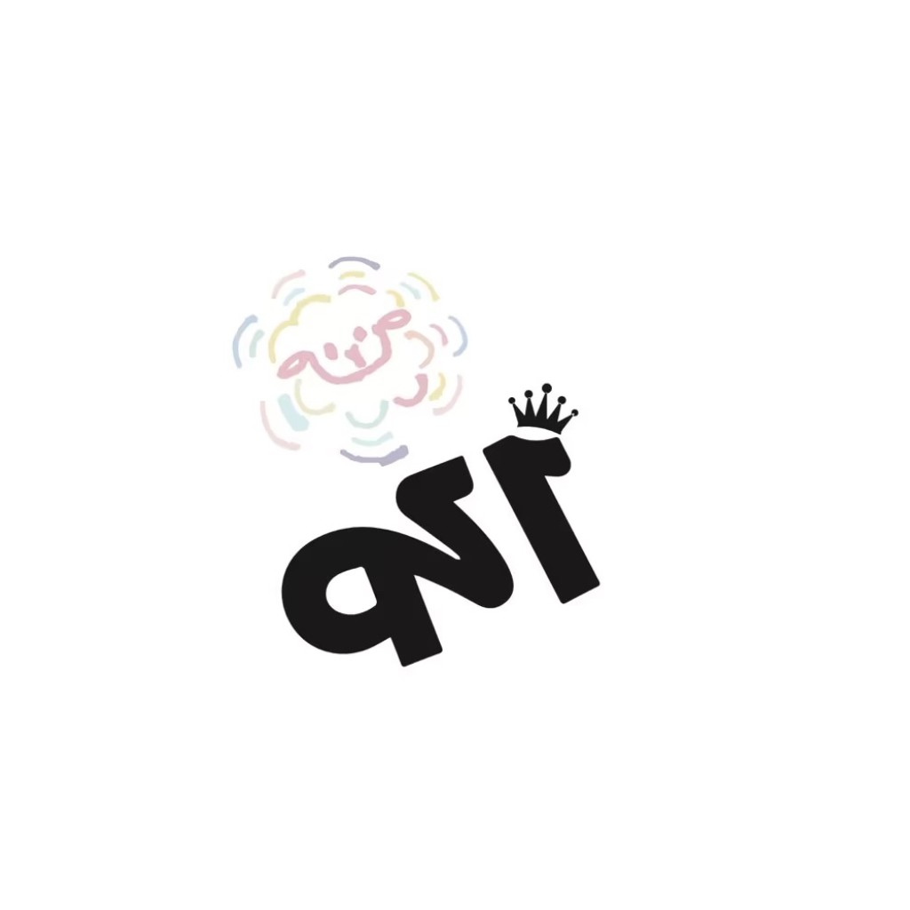 皇冠与云朵logo设计