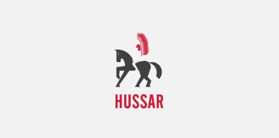 Hussar Logo设计:简洁马术元素