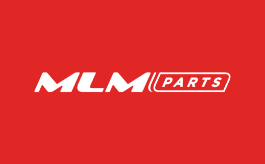 红色背景下的简洁MLM Parts logo设计